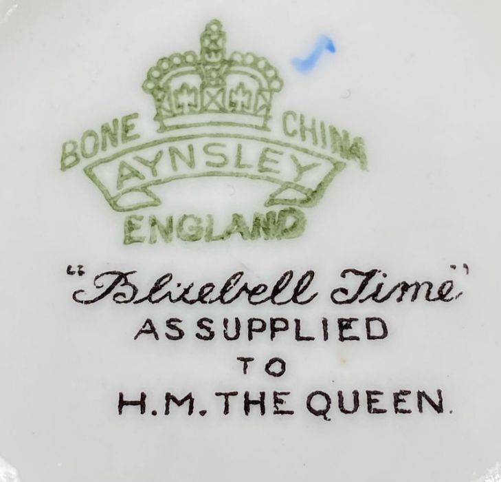 Aynsley "Bluebell Time" tea service to include teapot, milk jug, sugar bowl, two cups and saucers - Bild 9 aus 12