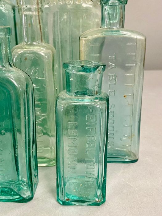 A large collection of turquoise glass bottles - Image 4 of 4