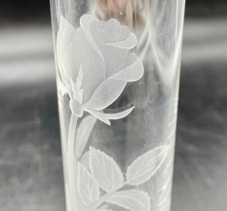 Stuart crystal Strathearn small glass tube vase with etched flower design - Image 2 of 6