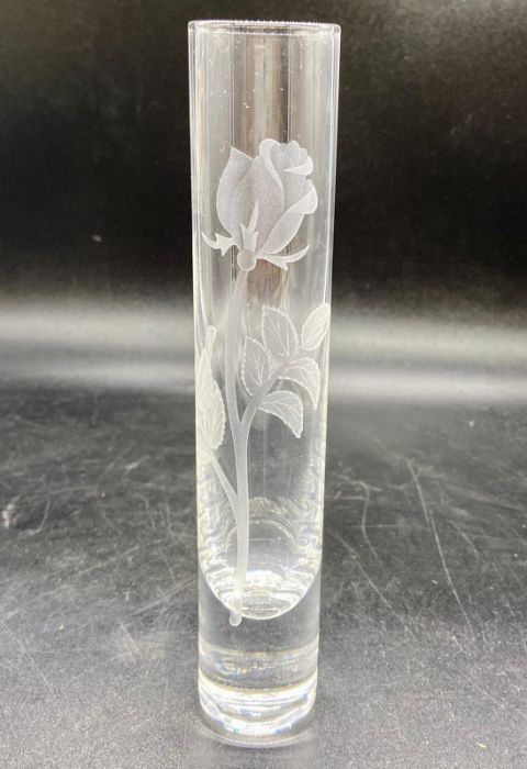 Stuart crystal Strathearn small glass tube vase with etched flower design - Image 6 of 6