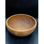 A beautiful turned wooden bowl (H14cm Dia32cm)