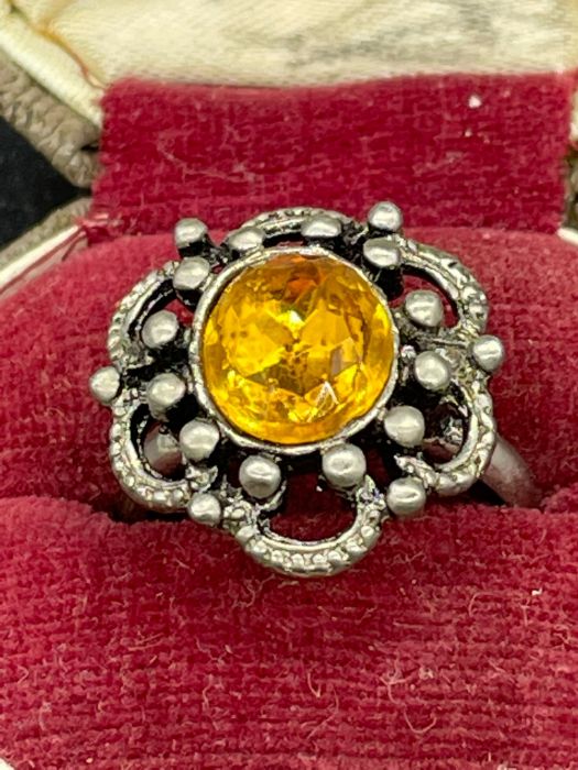 A Citrine style vintage ring - Image 2 of 2