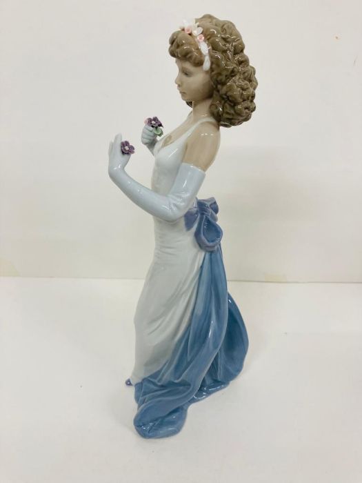 A Boxed Lladro porcelain figurine "Anticipation" No 6608 - Image 8 of 8