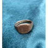 A 9ct gold Gents signet ring (Total Weight 10g)