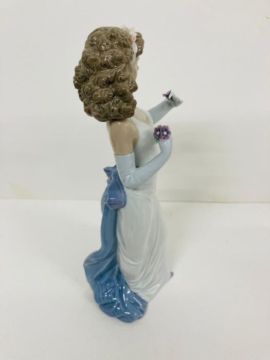 A Boxed Lladro porcelain figurine "Anticipation" No 6608 - Image 3 of 8