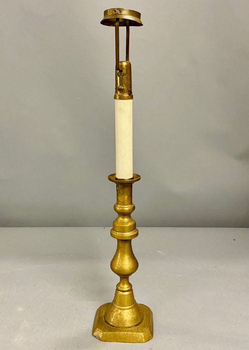 Two pairs of 19th century brass candlesticks with square bases and baluster stems (H25cm and H20cm) - Image 7 of 19