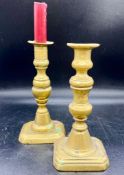 Two pairs of 19th century brass candlesticks with square bases and baluster stems (H25cm and H20cm)