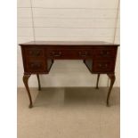 A mahogany desk with an arrangement of drawers on cabriole legs AF (H81cm W106cm D52cm)
