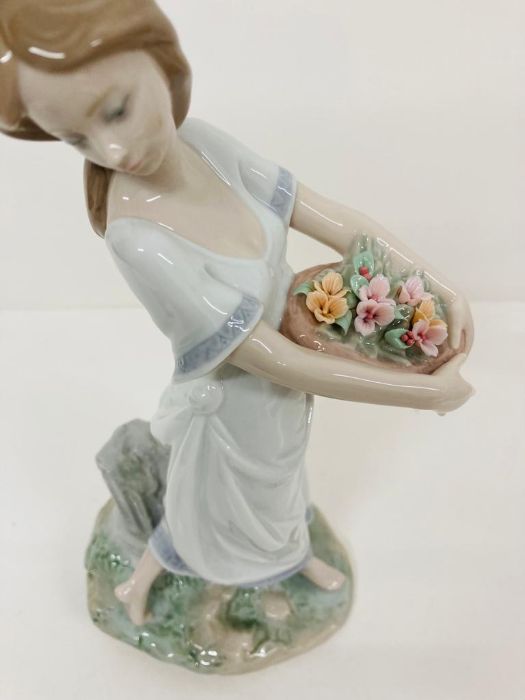 A Boxed Lladro Privilege porcelain figurine "Garden of Athens" - Image 5 of 7