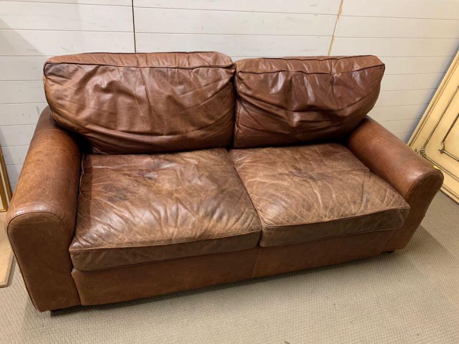 A three seater leather sofa - Image 6 of 7