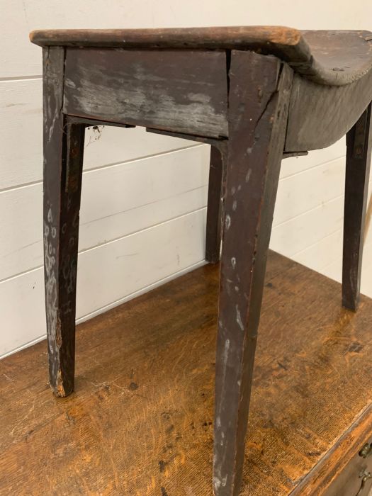 A wooden work stool on shaped seat and tapering legs AF (H44cm W39cm) - Image 6 of 6