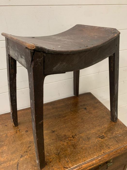 A wooden work stool on shaped seat and tapering legs AF (H44cm W39cm) - Image 3 of 6