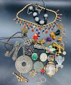 A selection of costume jewellery.