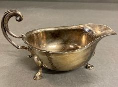 A silver sauce boat, hallmarked Sheffield 1932, by Viner's Ltd (Emile Viner) (Total Weight 278g)