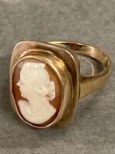 A 9ct gold Cameo ring (3.9g)