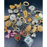 A selection of quality costume jewellery, brooches.