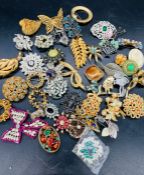 A selection of quality costume jewellery, brooches.