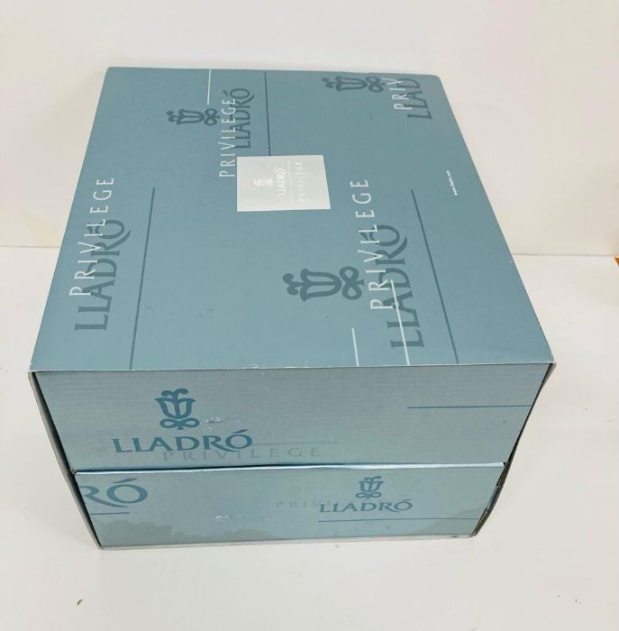 A Boxed Lladro Privilege porcelain figurine "Garden of Athens" - Image 6 of 7
