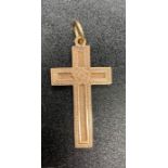 A Cross pendant in 9ct gold (4g Total Weight)