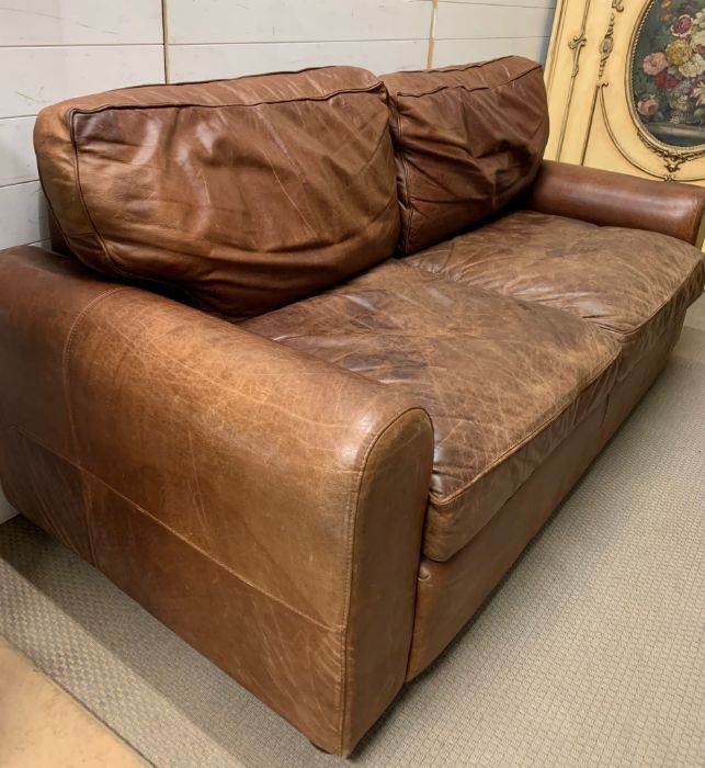 A three seater leather sofa - Image 3 of 7