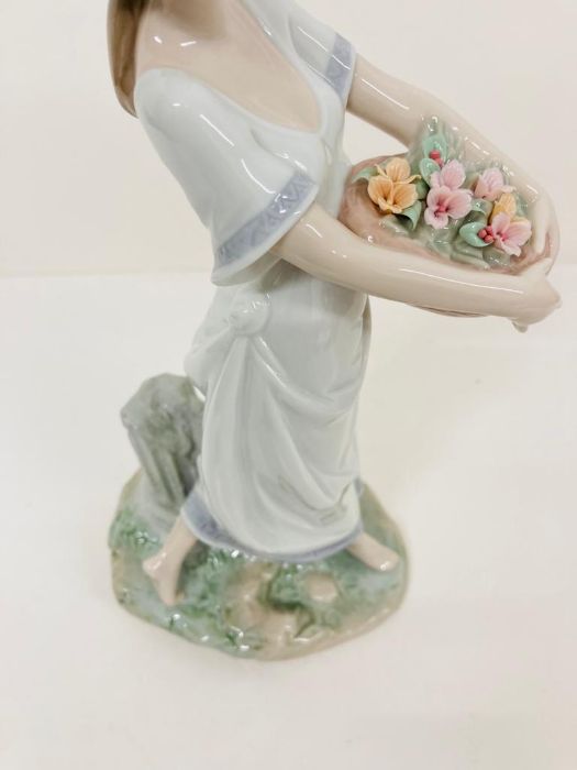 A Boxed Lladro Privilege porcelain figurine "Garden of Athens" - Image 3 of 7