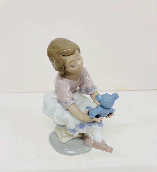 A Boxed Lladro porcelain figurine "Best Friend" No 7620 - Image 3 of 6