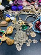 A volume of costume jewellery