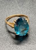 A 9ct yellow gold fashion ring with central blue stone (Total Weight 3.4g)
