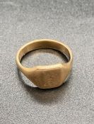 A Gents 9ct gold signet ring (Total Weight 6.4g)