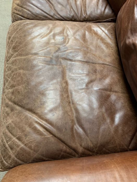 A three seater leather sofa - Image 4 of 7