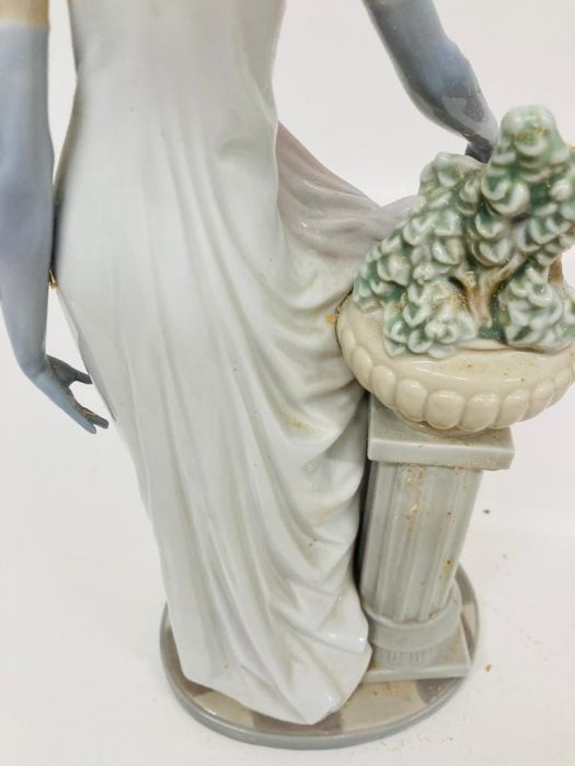A Boxed Lladro porcelain figurine "Summer Serenade" No 6193Condition Report looks like a repair to - Image 5 of 8
