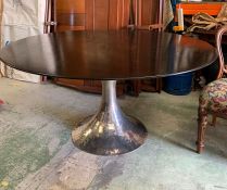 A contemporary dining table on chrome central hammered pedestal (Diameter 150 cm x Height 77 cm)