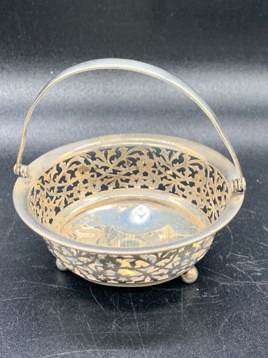 A small silver Birmingham 1915 basket by Henry Williamson Ltd - Image 2 of 5