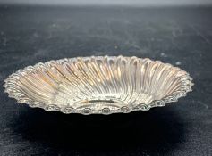 A small silver bowl by Victoria Silverware Ltd, hallmarked for Birmingham 1998 (Total weight 46g)