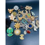 A Selection of quality costume jewellery, brooches
