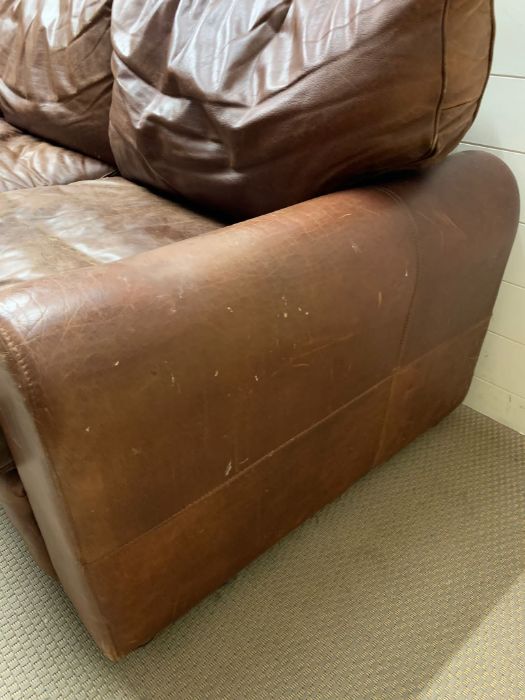 A three seater leather sofa - Image 2 of 7