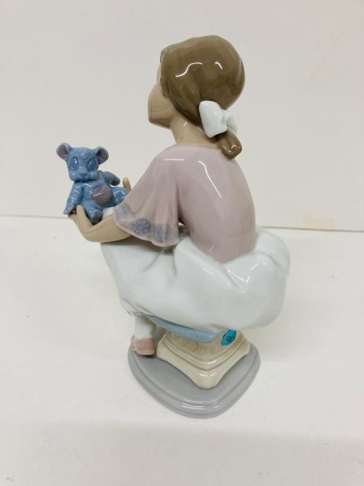 A Boxed Lladro porcelain figurine "Best Friend" No 7620 - Image 2 of 6