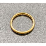 A 22ct yellow gold wedding band (Total Weight 3g)