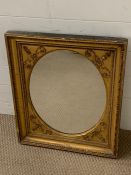 A gilt framed mirror (58cm x 48cm)