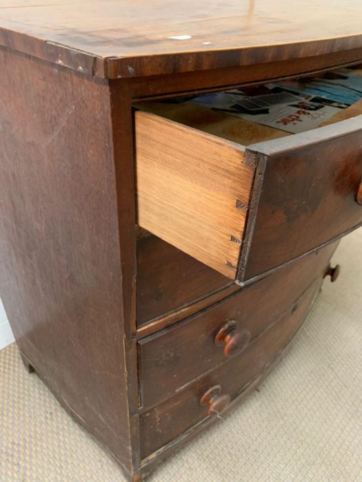 A mahogany bow fronted chest of drawers AF (H87cm W93cm D54cm) - Image 4 of 7