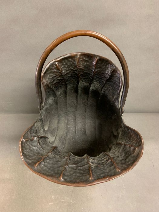 An Arts and Craft helmet coal scuttle (H42cm W40cm) - Image 4 of 14