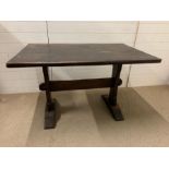 An oak refectory table with peg ends (H75cm W122cm D76cm)