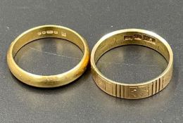 Two 18ct gold wedding bands (Total weight 7.4g)