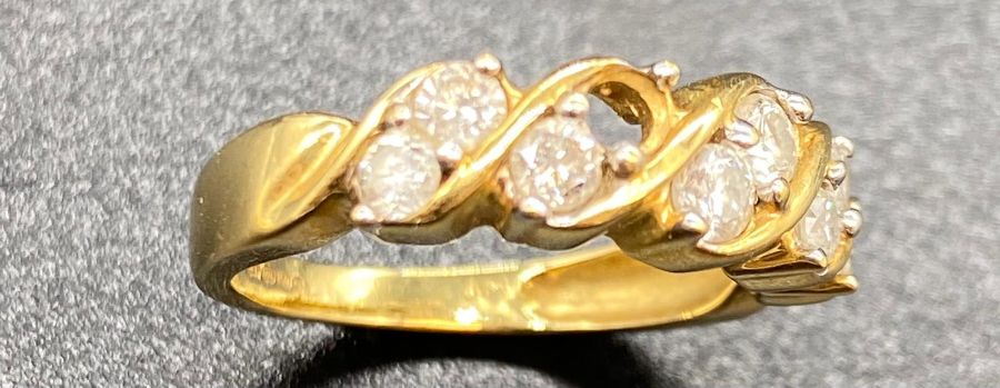 A Diamond ring on an 18ct yellow gold setting, (Missing stone and Total Weight 5.2g) - Image 2 of 5