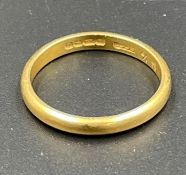 A 22ct yellow gold wedding band (3.6g)