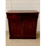 A mahogany side cabinet with turned side supports (H93cm W92cm D41cm)