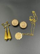 A small assortment of 9ct gold jewellery, earrings, necklace and buttons. (Total Weight 9g)