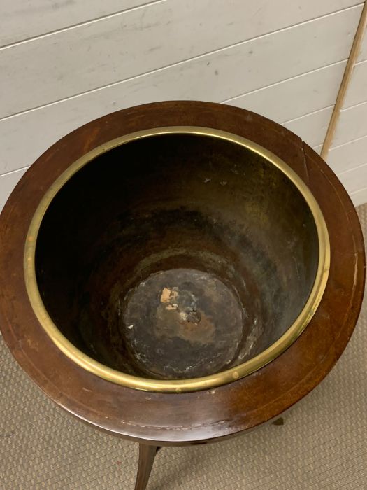 An Edwardian mahogany jardinière, with open slatted sides brass container (H92cm) with splayed Tri - Image 5 of 5