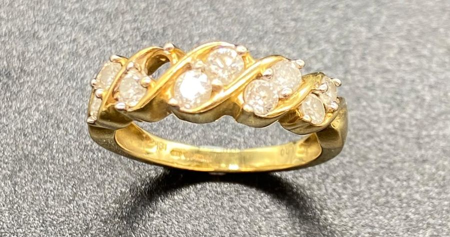 A Diamond ring on an 18ct yellow gold setting, (Missing stone and Total Weight 5.2g) - Image 3 of 5