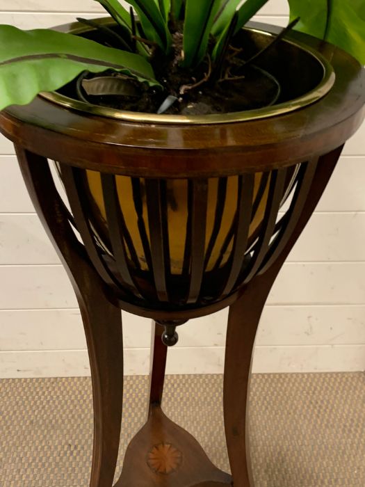 An Edwardian mahogany jardinière, with open slatted sides brass container (H92cm) with splayed Tri - Image 2 of 5